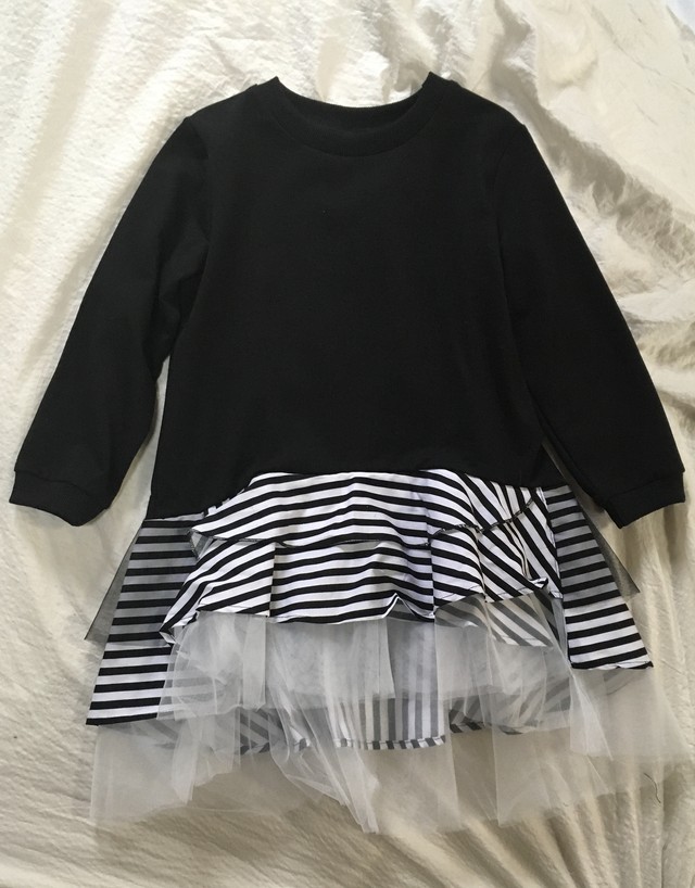 裾フリルトップス Ichigoichie