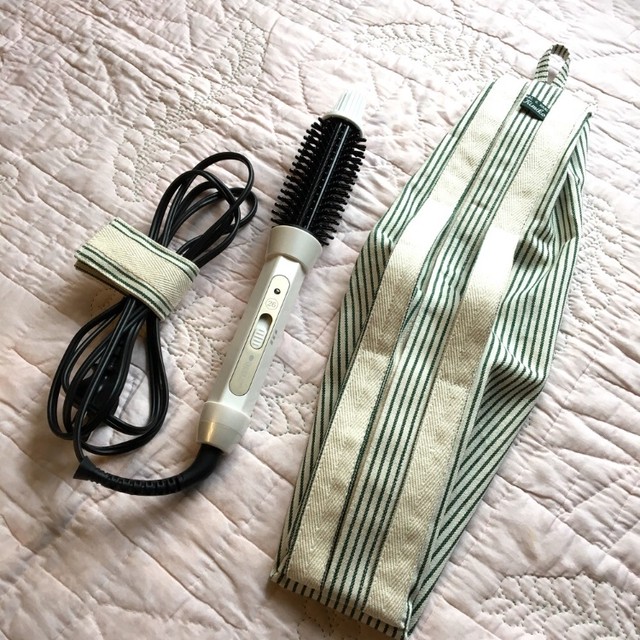 女性のマストアイテム 吊り下げ 持ち運び 2way ヘアアイロンケース ヘアアイロン用ポーチ ヘアアイロンポーチ コテケース 収納ポーチ 収納ケース 専用ケース トラベルポーチ トラベルグッズ 外出 外泊 旅行用 お泊まり ホットアイロン ホットロールブラシ ヘア