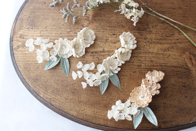 小菊とすずらんのブローチ Kissmi Wakisaka Shop