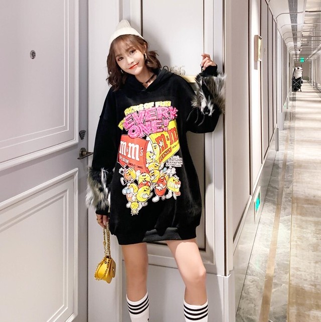 ファー付き ベルベット パーカー プルオーバー フード付き キャラクタープリント ポップ カジュアル ゆったり オーバーサイズ リラックス 秋 冬 デイリー 普段着 お出かけ Uki Uki