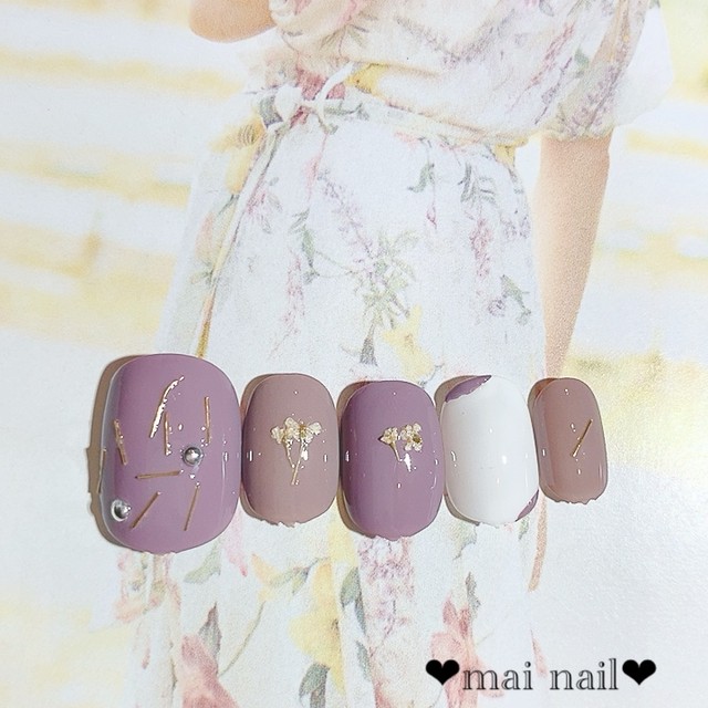くすみパープルの押し花ネイル ベリーショート Mai Neil