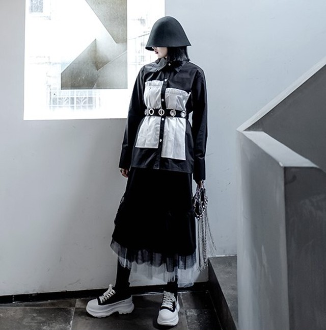 長袖 シャツ モノトーン バイカラー フェイクポケット フリル アクセント スタイリッシュモード おしゃれ お出かけ デート ブラックコーデ 秋 冬 Uki Uki