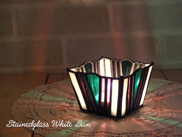 ステンドグラスキャンドルホルダー 4面フレア ホワイト グリーンパープル W3 Stained Glass のインテリア雑貨 小物の通販