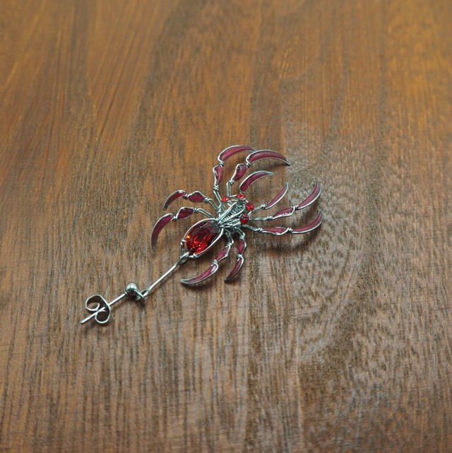 蜘蛛 赤 ピアス Haze Of Forest