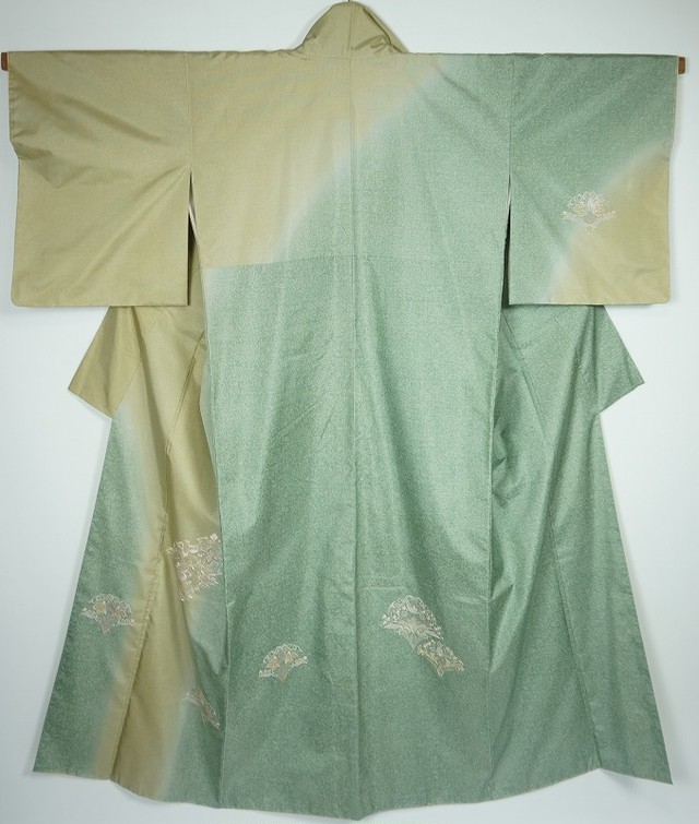 染大島紬 スワトウ刺繍 刺繍の花紋の付け下げ 着物+
