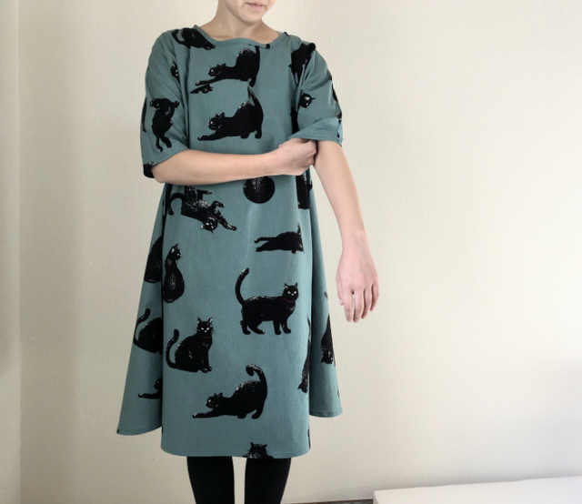 こなまいきな黒猫のワンピース 五分袖 Loosey Goosey