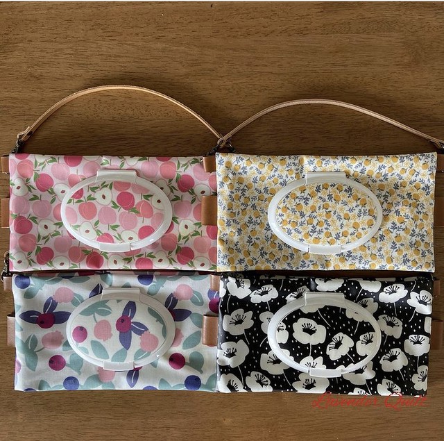 オシャレで機能的 ママの意見がギュッと詰まった2wayおしりふきポーチ おしりふきケース ウエットティッシュポーチ 花柄 持ち手取り外し付き 手作り雑貨屋 B Happy