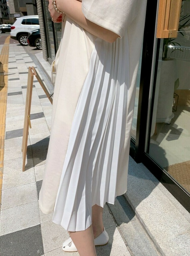 ワンピース サマードレス コットン ひざ下丈 袖あり 半袖 ラウンドネック Iライン 無地 サイドプリーツ ゆったり 体型カバー レイヤード風 フェイク カジュアル シンプル きれいめ 春夏 お出かけ デイリー リゾート 全2色 Ukiukionepicec