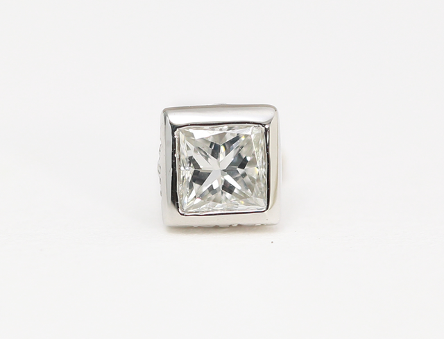 ◯ダイヤモンドパーチ◯天然ダイヤモンド〈無色〉◯プリンセスカット◯0.109ct◯PT900
