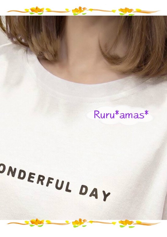 余計な飾り不要のシンプルおしゃれ スリット入りロゴtシャツ Ruru Amas