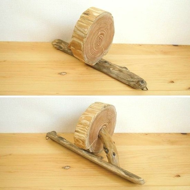 温泉流木 美しい木の皮の流木と大きな丸太流木の花台ラック 壁掛け棚 ウォールラック 流木インテリア コロボックル工房