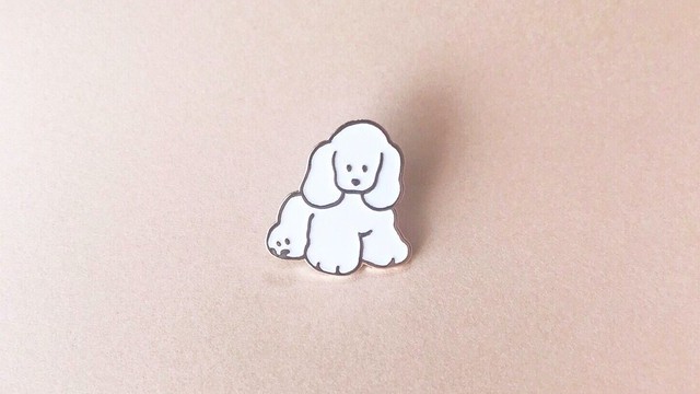 てらおかなつみ 犬のピンバッジ 金メッキ りんご堂