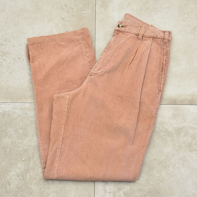 Subdued color 2tuck corduroy pants