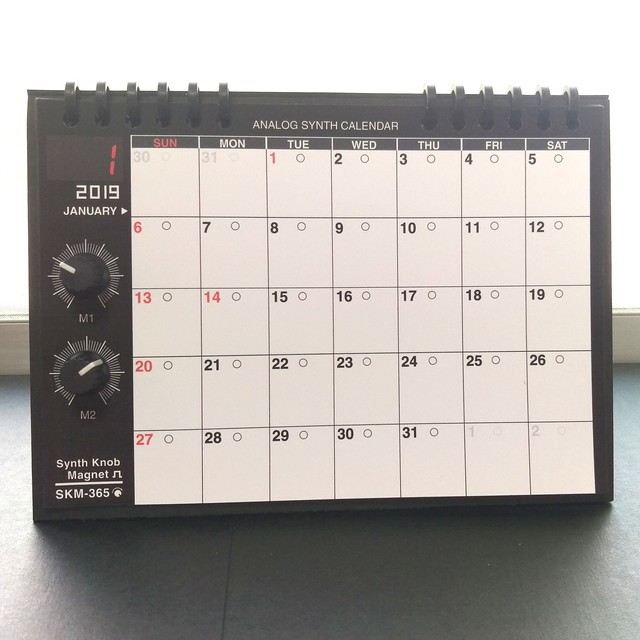 カレンダー Skm 365 アナログシンセカレンダー19 卓上 黒 ホワイト コックピットライフ