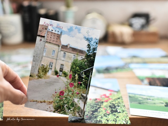 セット商品 2 21年 フランスの小さな村 ポストカードカレンダー 壁フォト2枚のセット Apres Demain Brocante