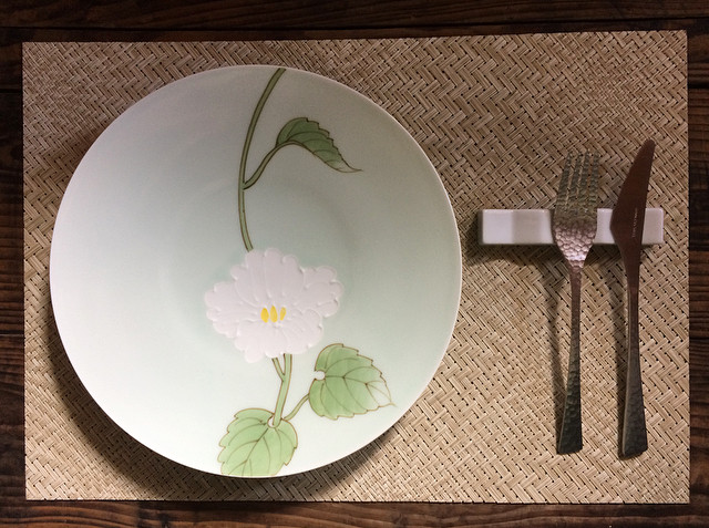 青磁釉 花かずらプレート 25cm Fuchigami Tojiki