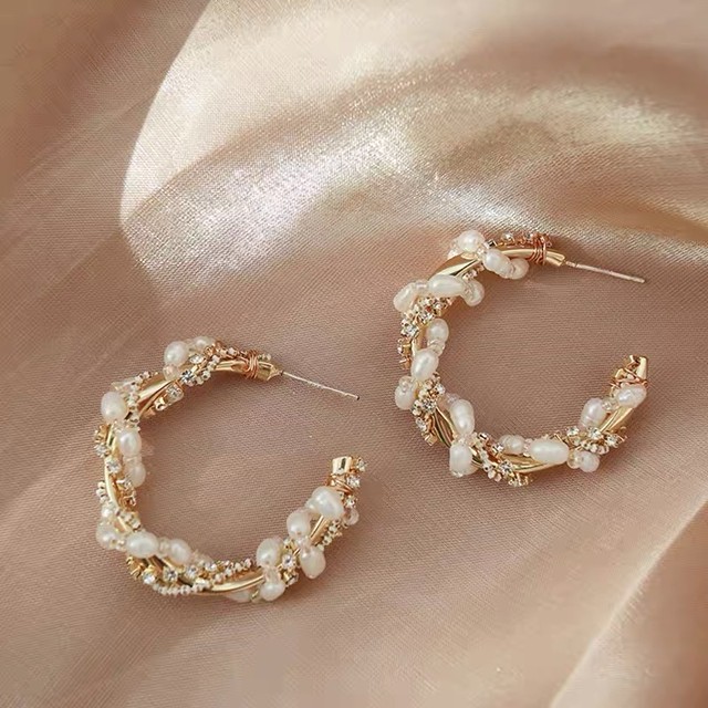 pearl hole earring