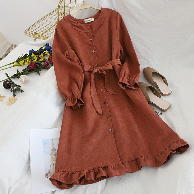 ワンピース フリル かわいい レトロ ガーリー コーデ カラーいろいろ ハイウエスト 体型カバー フロントリボン ボタン トレンド オルチャン ミドルスカート丈 通学 お呼ばれ ちょっとそこまでに 秋冬 レディース 秋冬コーデ ヘビロテ コーデ 着回し カジュアル Uki Uki