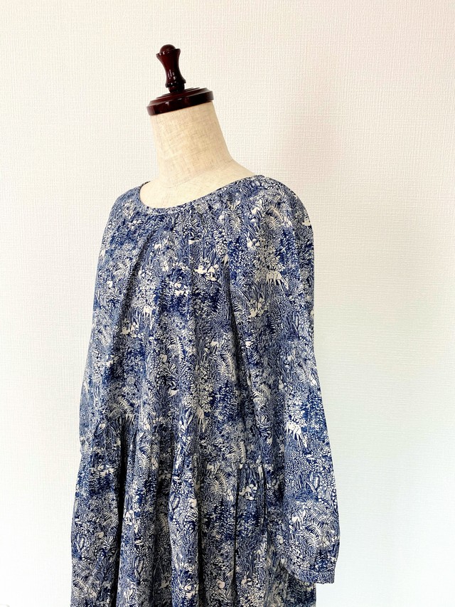 送料無料 深い森と動物たち ゆったりギャザーのラグランワンピース 長袖 Loosey Goosey