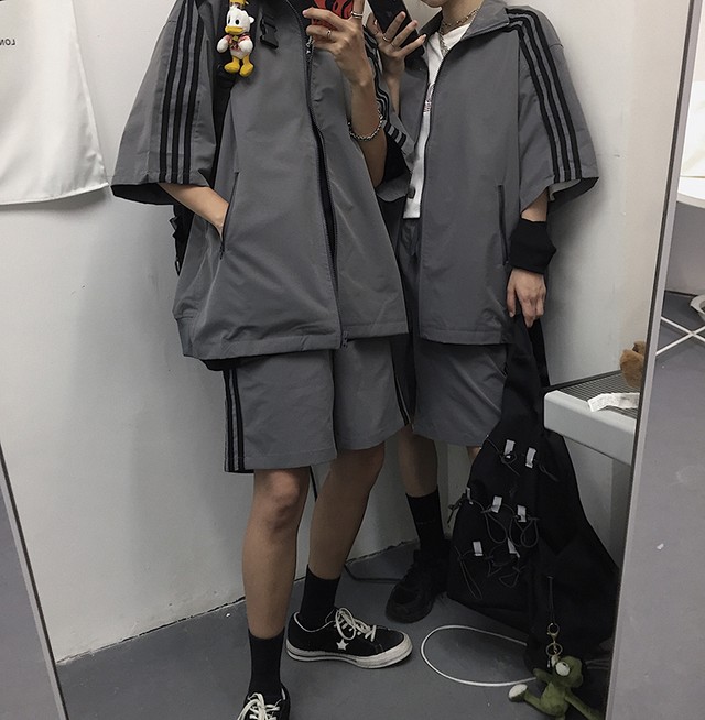 新品koreaジッパーサイドラインジャージジャケット Or ジャージショートパンツ メンズレディース 大人女子 韓国 韓流 オルチャン K Pop アイドル ジャケット スーツ Tシャツ カーディガン ニット フーディー トレーナー シャツ タンクトップ アクセサリー ペンダント