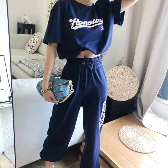 セットアップ レディース カジュアル 上下セット 春 夏 2点セット コットン トレーニング 半袖 Tシャツ クロップ丈 パンツ ロゴ 人気 おすすめ 安い Sns映え 美脚効果 足長 フェミニン ゴージャス エレガント クラシック クラシカル モノトーン ナチュラル お呼ばれ