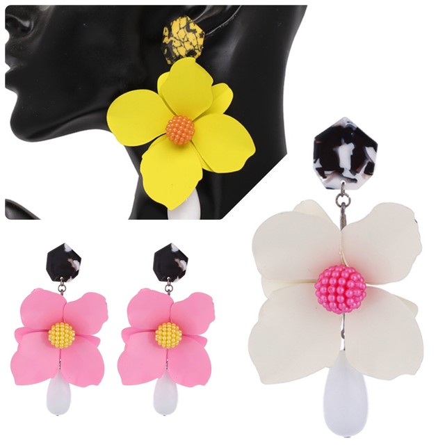 送料無料 即納 コロナに負けるなsale ピンク ホワイト ビッグ ピアス イヤリング 大きい ドレス ワンピース フラワー 花 ゆらゆら ドレス ビーズ おお Loveysmileshop