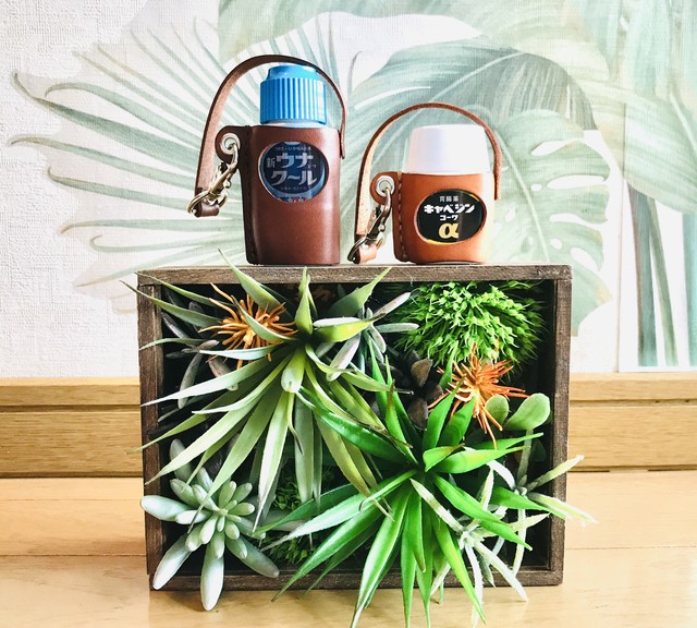 かゆみ止めホルダー 胃腸薬ホルダー チョコ 茶 キャメル 商品はホルダーのみの価格です かゆみ止め 胃腸薬は付いておりません Kiruto キルト