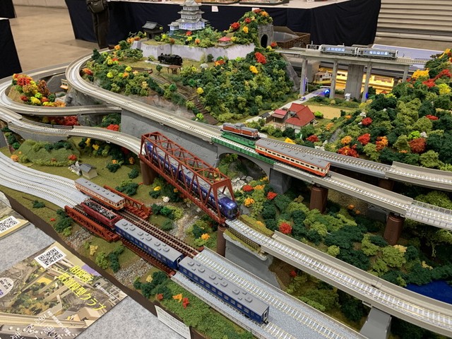 鉄道模型ジオラマ作品 分割式 完成品 Nゲージ地上2線 高架2線 1 8m X 1 2m 全国搬送無料 Nゲージ鉄道ジオラマ完成品販売