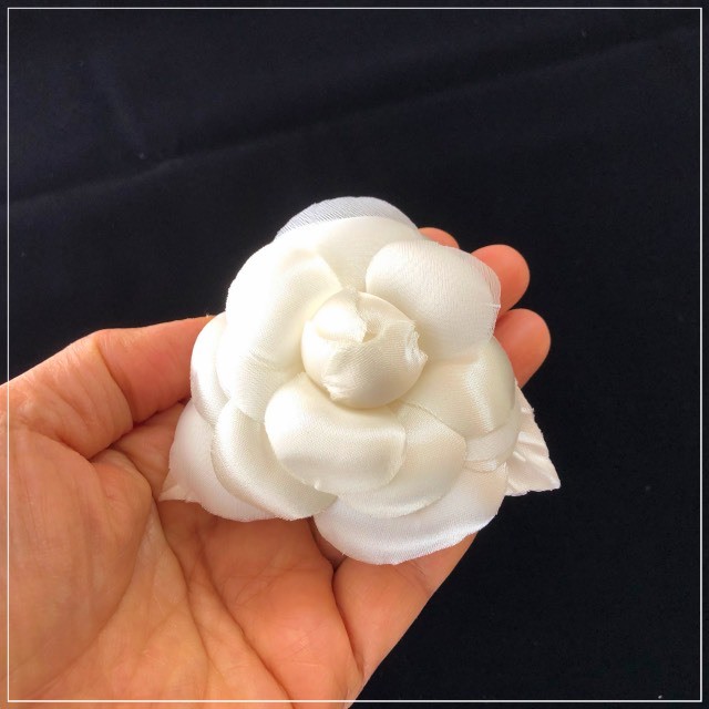 布花 清楚なカメリアのコサージュ Hanamoyou806