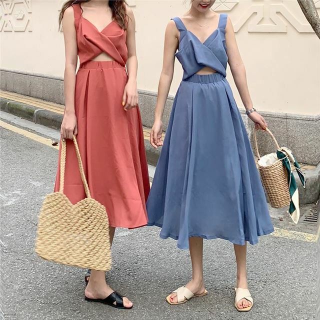 おすすめ 夏 ワンピース ロング丈 ミモレ丈 へそ出し へそ見せ ノースリーブ フレアスカート フェミニン リゾート Hf Haru Foo