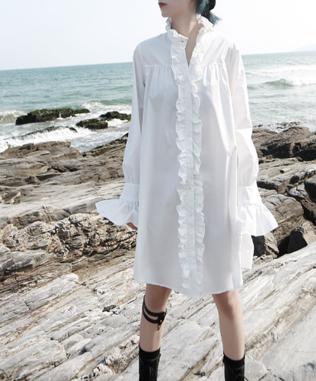 シャツ ロング丈 ワンピース風 モノトーン フリル付き 大人可愛い ブラック ホワイト さわやか フレア袖 ｙ53 Top Mode