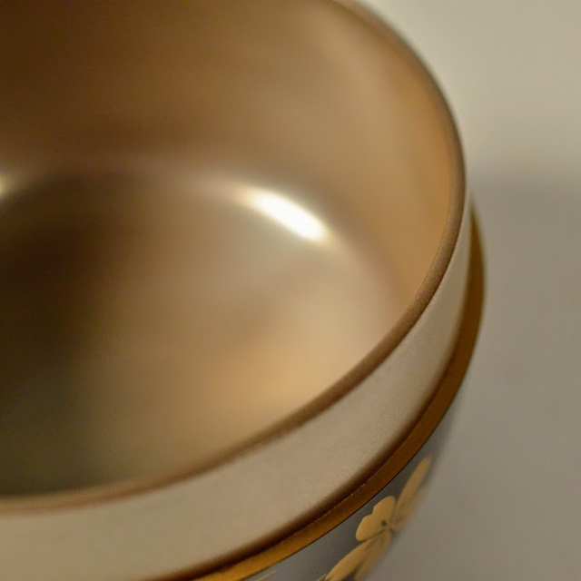 今年の新作から定番まで! 茶道具 溜塗 稽古 茶会 工芸品 棚 薄茶 漆芸 共箱 北村葵春 中棗 花丸蒔絵 - 漆芸