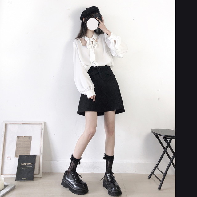 ゴスロリ系 黒 ミニスカ 膝上丈 ウエストベルト 台形スカート 脚長 美脚 シルエット 病み可愛い 黒 原宿系 10代 代 天使と悪魔 サブカル系ファッション Seasonz