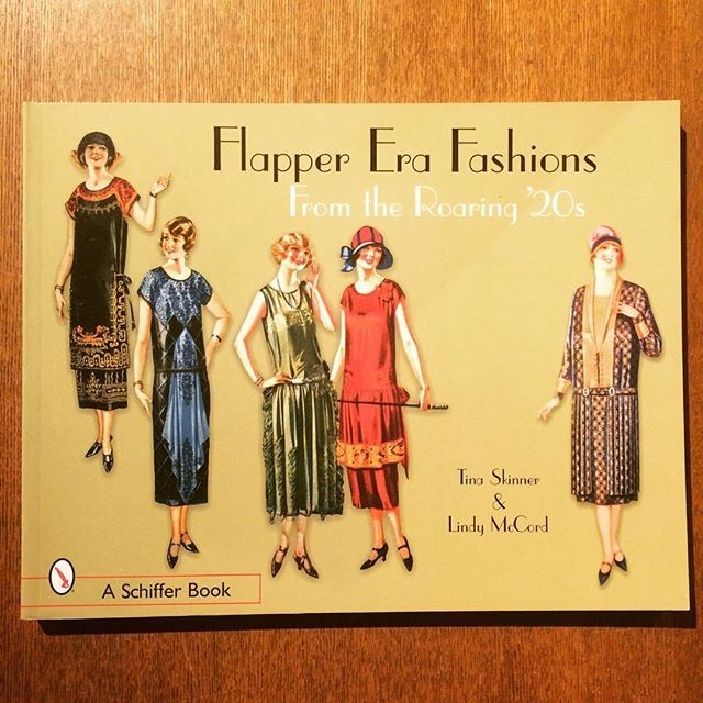ファッションの本 Flapper Era Fashions From The Roaring s 古本トロニカ 通販オンラインショップ 美術書 リトルプレス ポスター販売