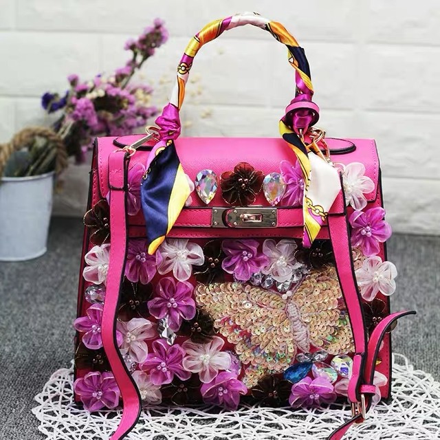 ド派手 蝶と花がいっぱいのショルダーバック Moms
