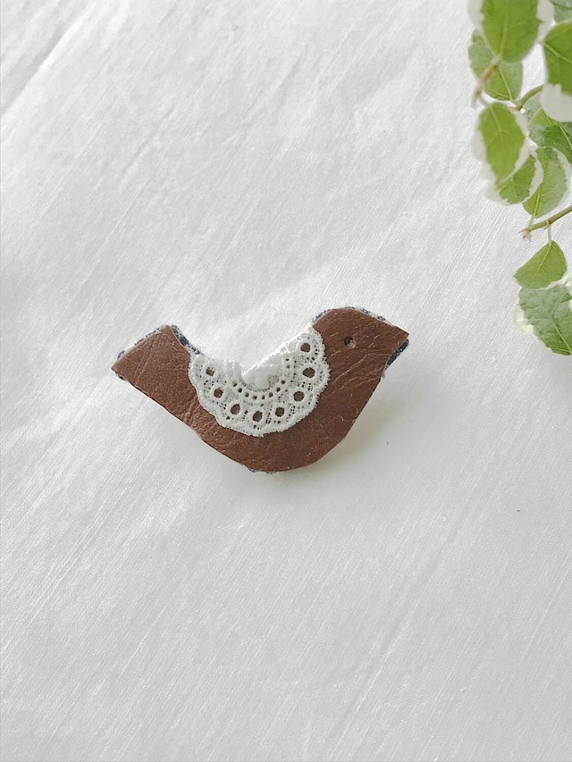 革ブローチ トリ ハンドメイド雑貨 Robanoko Works ロバノコワークス