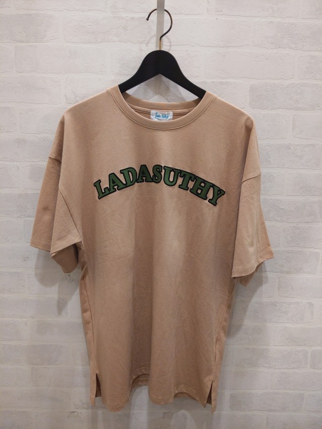 Ladasuthy カレッジロゴtシャツ Beige Meets Answer ミーツアンサー