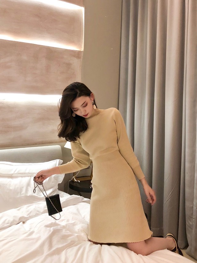 ミニ丈ワンピース 彡 ハイネック ウエスト切り返し ハイウエスト タートルネック ニット ワンピース デイリー おしゃれ 流行り 人気 綺麗めコーデ カジュアル フェミニン トレンド こなれ感 おしゃれデザイン デート お出かけ 秋冬コーデ 秋冬カラー 秋冬 Sugar