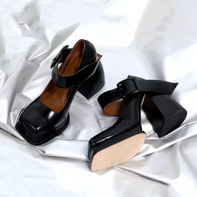 square toe thin heel shoes