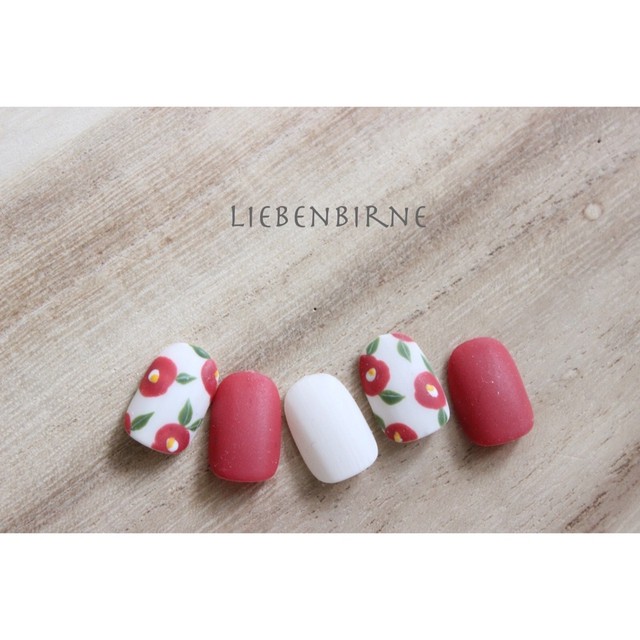 和モダン椿のネイル Liebenbirne ネイルチップ