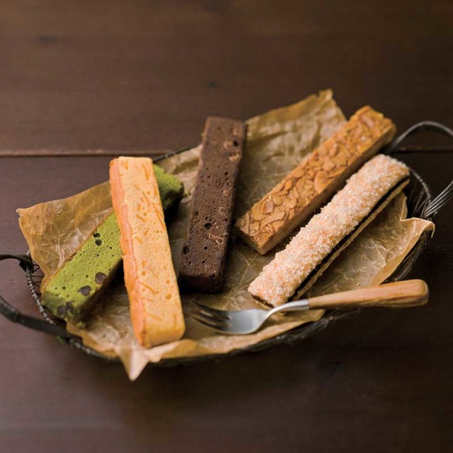 Akiyama アキヤマ スティックケーキ ８本 Hugmina ハグミナ オンライン