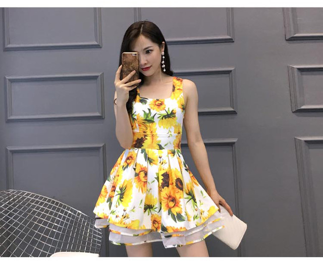 残りわずか ワンピース 花柄 ひまわり ミニ丈 ノースリーブ ホワイト おしゃれ かわいい 大人可愛い 韓国 オルチャン P356 Korean Select 韓国ファッション オルチャンファッション