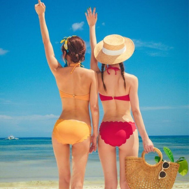 水着 レディース ビキニ 大きいサイズ ビキニ2点セット ブラ後ろホック 脱着しやすい ストラップ ストラップ外し可能 黒 赤ジンジャーイエロー ビタミンカラー 明るい色 人気 フリル フレア 可愛い 甘め ガーリー 10代 代 小胸 バスト 盛れる リゾート 夏 海 プール