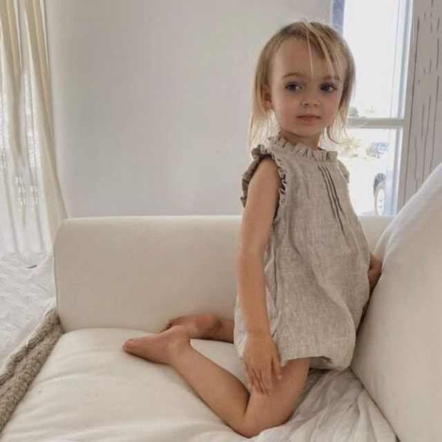 全3色 ロンパース スタンドカラー 立襟 袖なしノースリーブ タック フリル ボディースーツ カバーオール ワンピース 無地 白 ベージュ 桃 新生児 夏 子供 キッズ ベビー服 こども服 女の子 女児 Syk504 Berceau Select Shop ベルソー セレクトショップ キッズ 親子