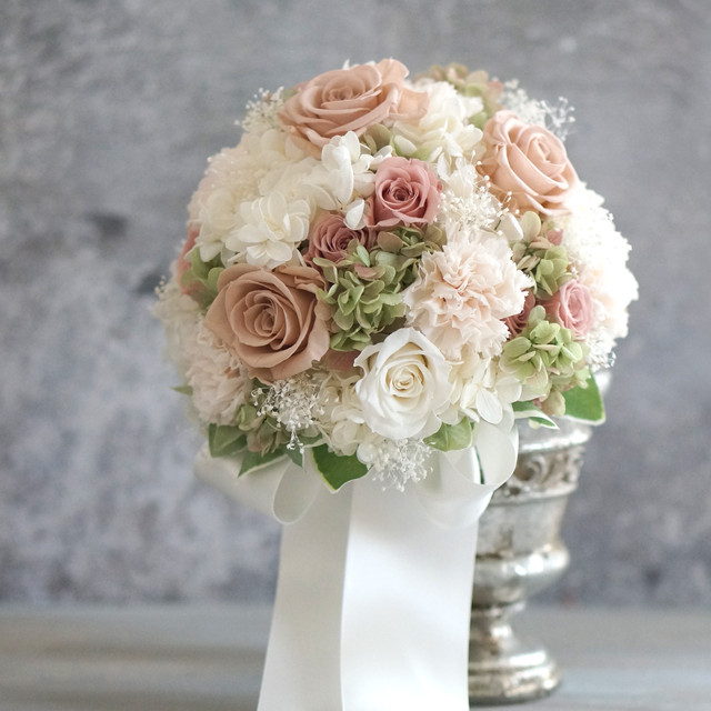 2点セット 白とヌードピンク２０ｃｍウェディングブーケ ブトニア アトリエ ペルル 花嫁さまの理想を叶える 素敵なブーケと装花