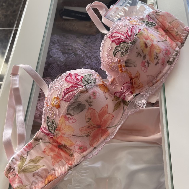 ストラップレスブラジャー lise charmel