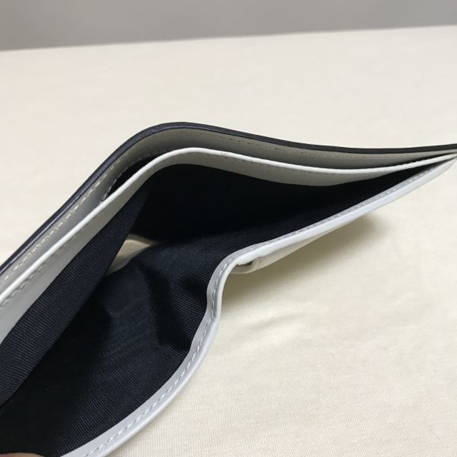 Gucci グッチ 二つ折り財布 オールレザー 黒 白 バイカラー メンズ Aspiration01