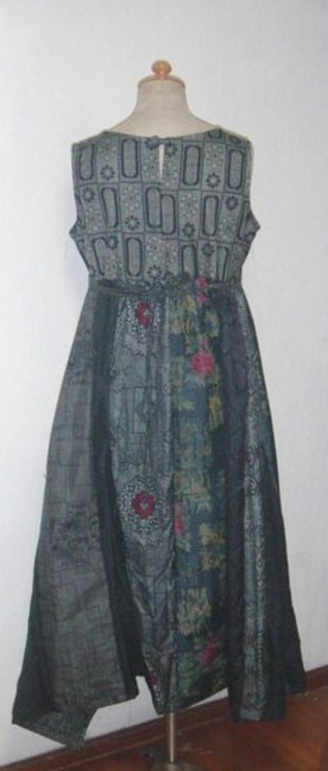 ｓｏｌｄ ｏｕｔ着物リメイク 藍大島紬色々パッチチュニックワンピース 裾変形 Sonasona 着物リメイク