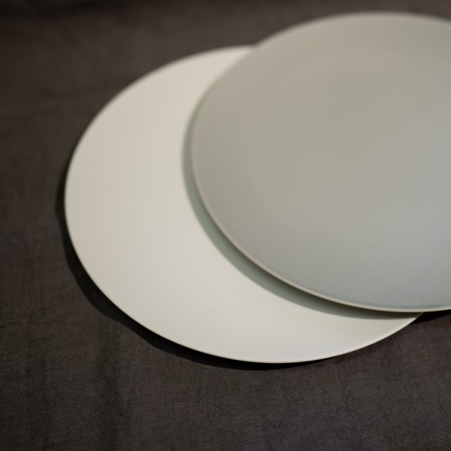 Stone プレート リッチグレー/リッチホワイト 23cm