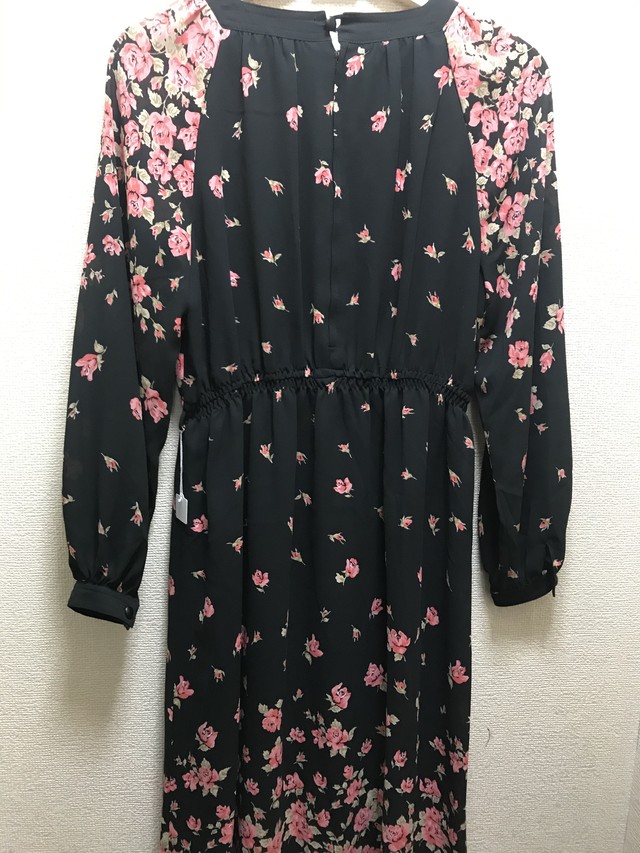 花柄レトロワンピース 黒ベース 襟なしワンピース 重ね着も セレクト古着 おひさま洋品店 Online